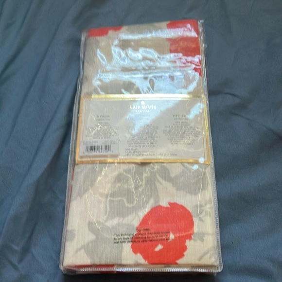 Kate Spade: Garden Rose Floral Napkins- set of 4- 100% cotton- 20”x20” - Picture 10 of 16